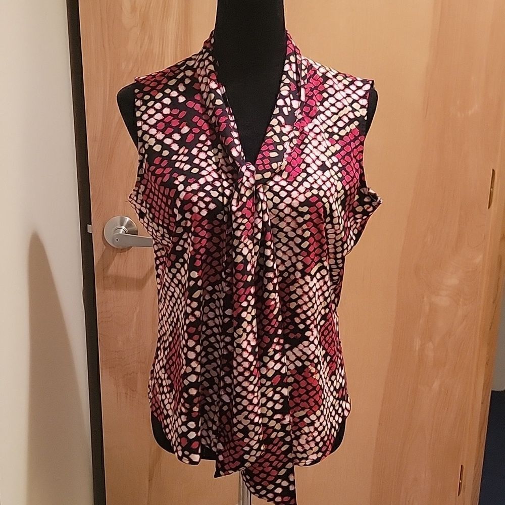 Calvin Klien geometric tie neck sleeveless blouse sz med